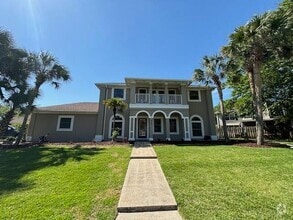 Building Photo - 826 Boulevard of the Champions