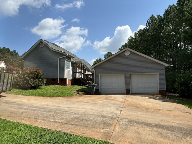 Building Photo - 218 Elise Dr
