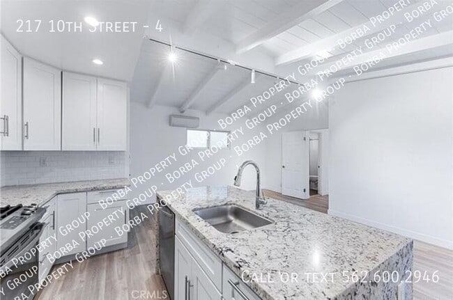 Building Photo - 217 10th St