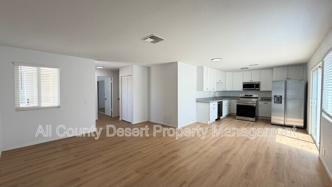 Building Photo - 78601 Ave 42