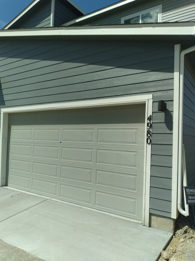 Foto del edificio - 4980 Construct Pt