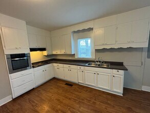 Building Photo - 2828 Dowell Ave SW