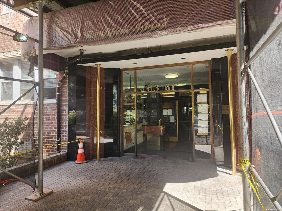 Foto principal - 63-61 99th St