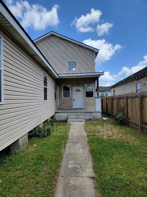 Primary Photo - 8637 Belfast St
