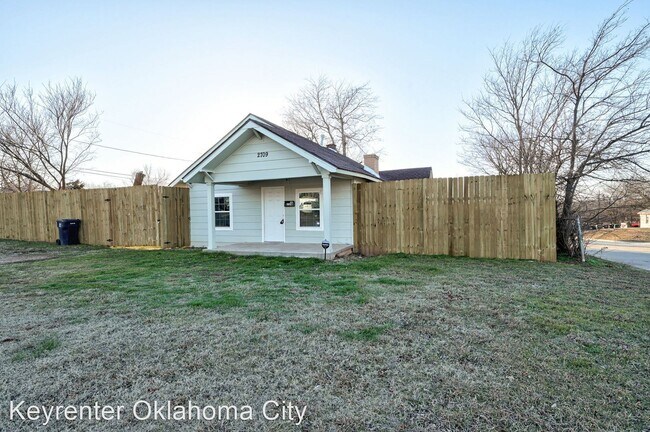 Building Photo - 2 br, 1 bath House - 2709 N Fonshill Ave
