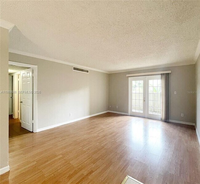 Foto del edificio - 395 Wymore Rd