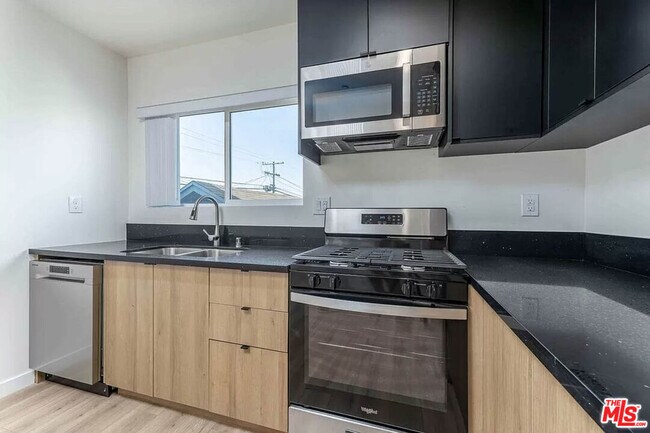 Foto del edificio - 2103 Burnside Ave
