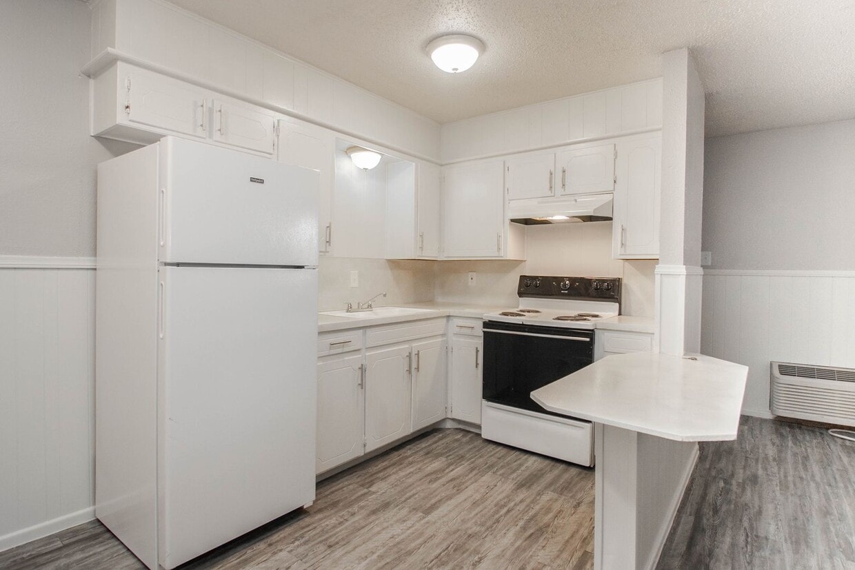 Foto principal - Move-In Special No Deposit HURRY ENDS SOON!!