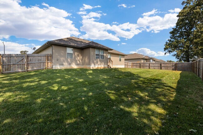 Foto del edificio - 4 Bedroom Home in Republic with fence!