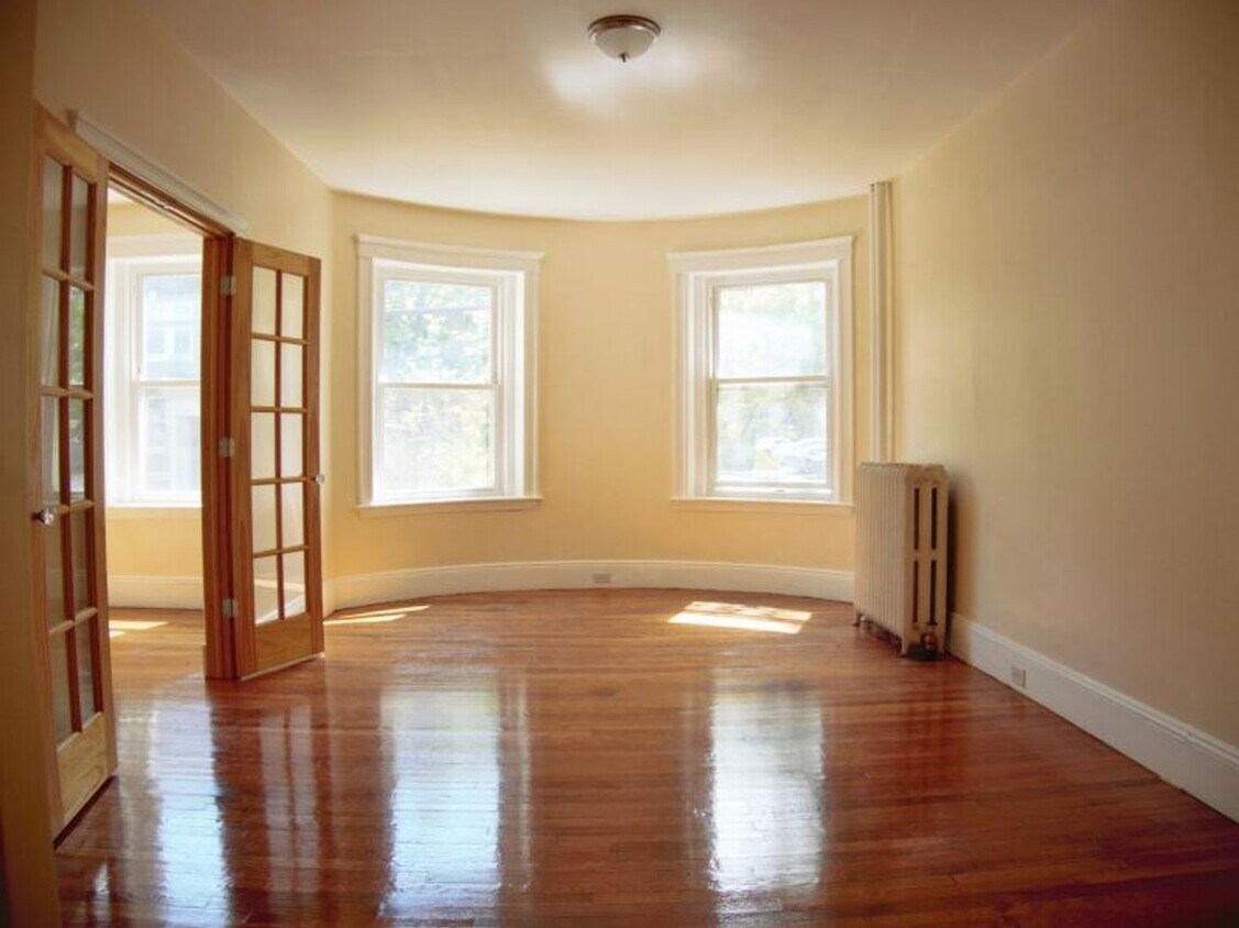 Foto principal - Spacious 2 Bed in Prime Coolidge Corner Lo...