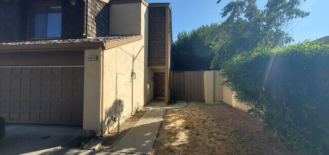 Photo - Charming 3BD/2.5BTH Townhome For Rent