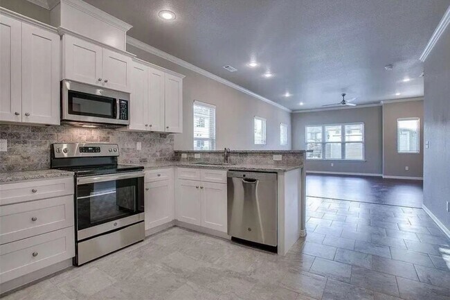 Foto del edificio - 3 bed, 2.5 bath Townhome near the UofA! **...