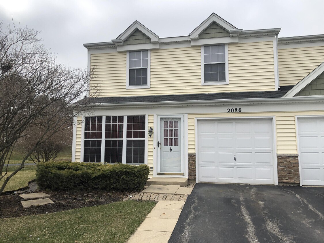 2086 Muirfield Cir, Elgin, IL 60123 Townhome Rentals in Elgin IL