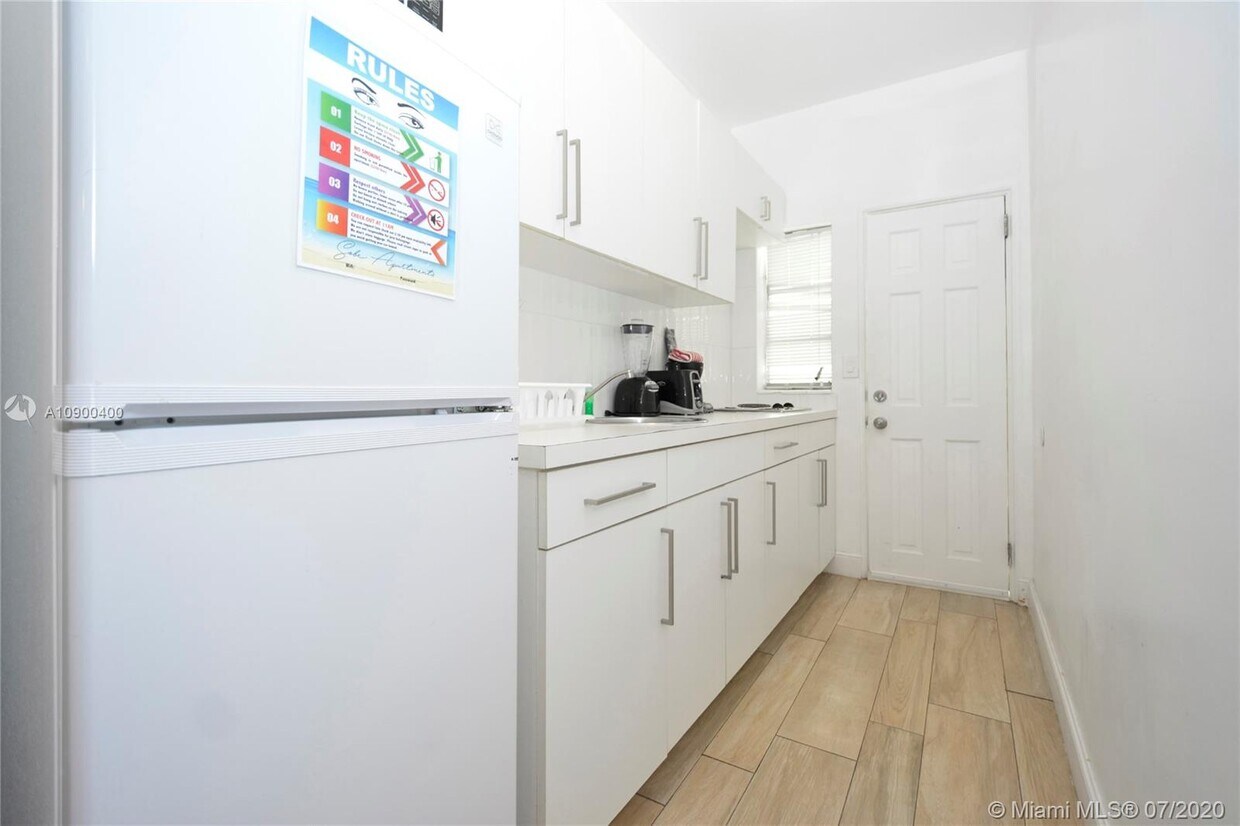 Building Photo - 720  Lenox Ave 9 Miami Beach Fl 33139