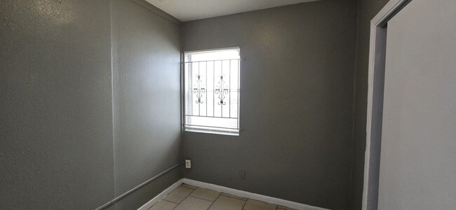 Foto del edificio - 2 bedroom/1 bathroom Single family Ybor Home