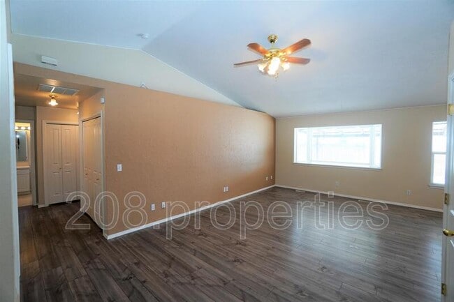 Building Photo - 452 S Jolinda Ave