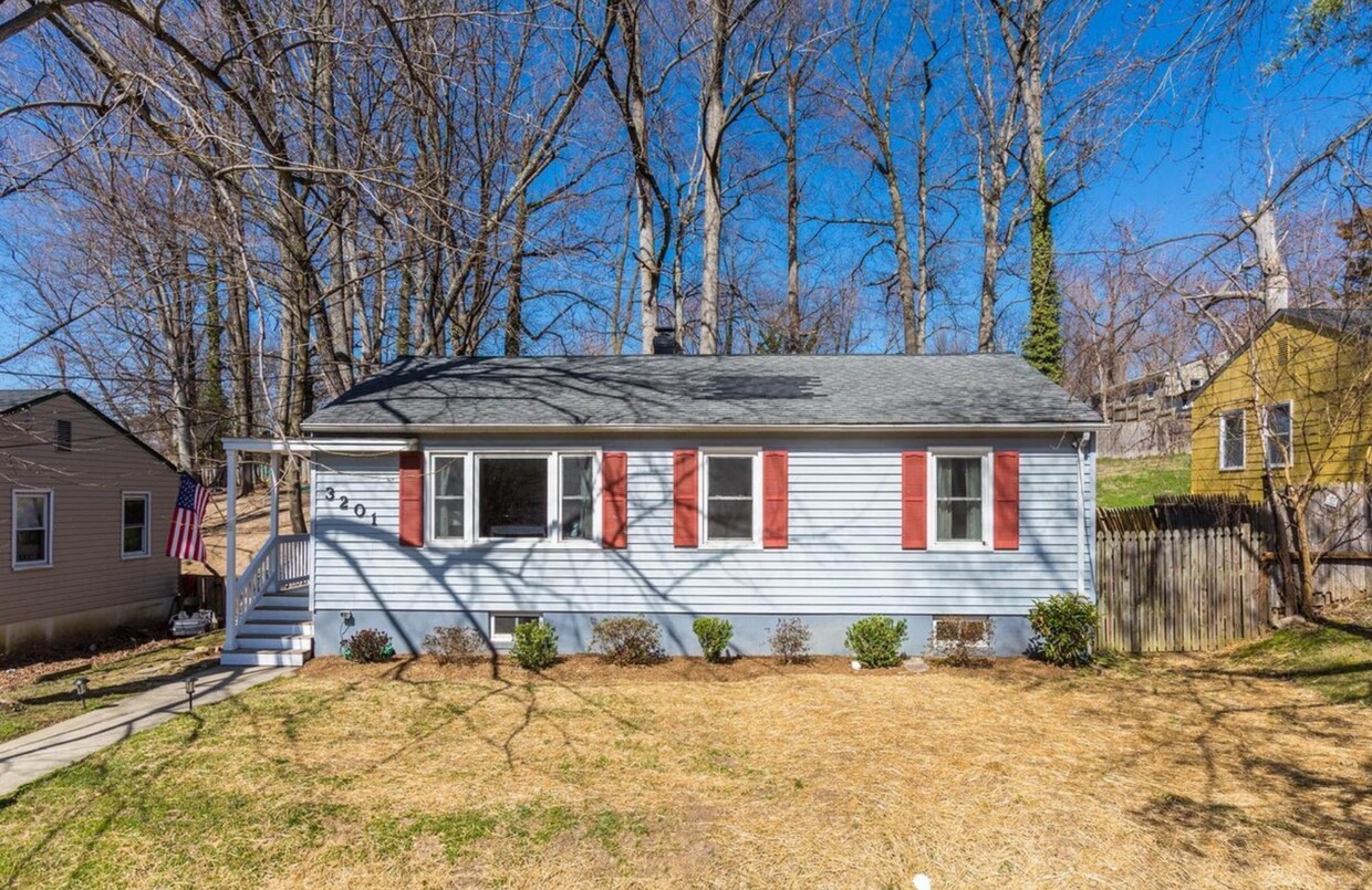 Primary Photo - 3201 Henderson Ave