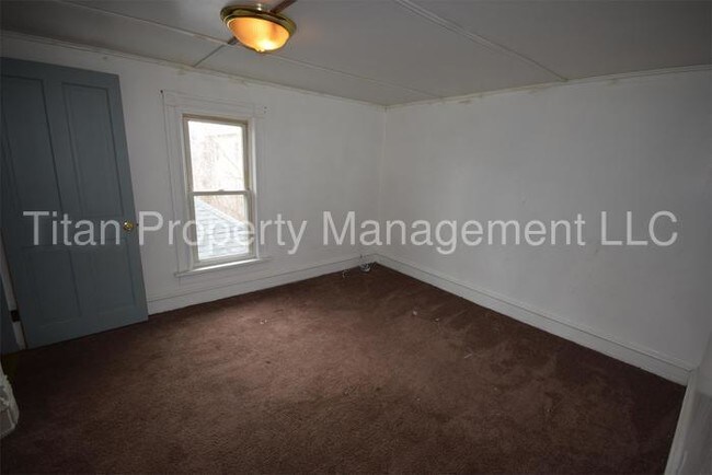 Building Photo - Pet Friendly 2 Bedroom Heat & Water Inc.