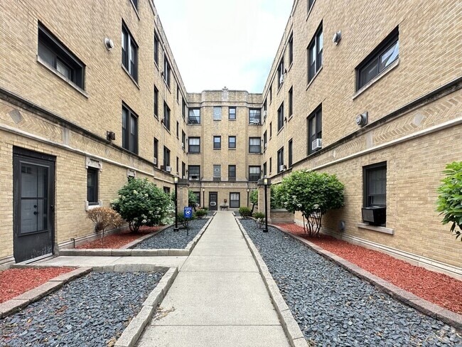Building Photo - 2847 N Orchard St
