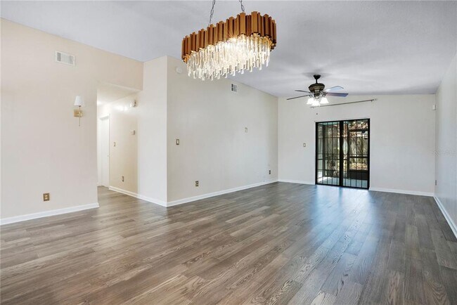 Foto del edificio - 4805 Kingston Cir