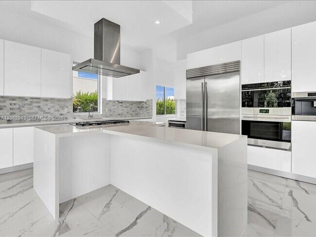 Building Photo - 16644 Botaniko Dr N