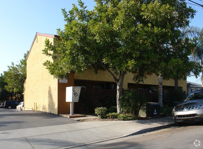 Building Photo - 2344 Smythe Ave