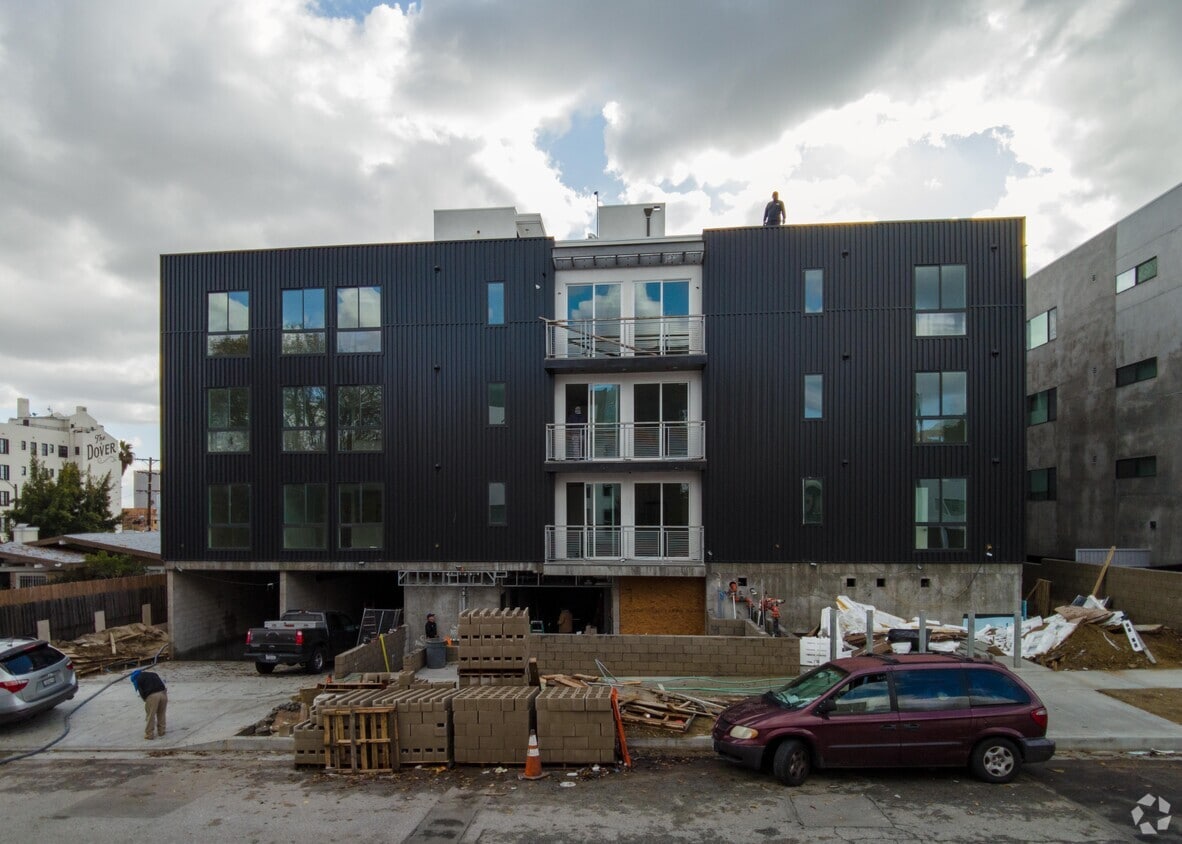 4804 Oakwood Apartments in Los Angeles, CA