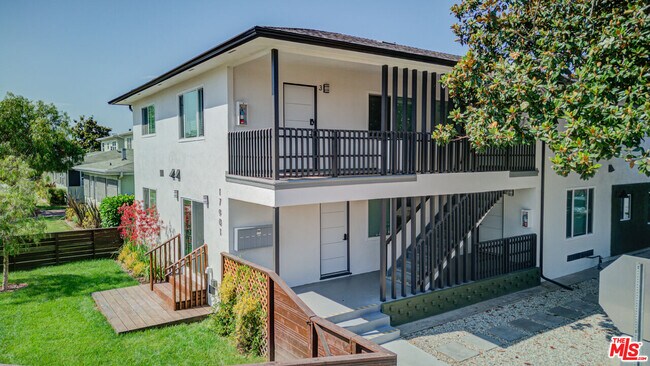 Foto del edificio - 17901 Crenshaw Blvd