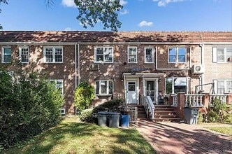 Building Photo - 144-23 68th Dr