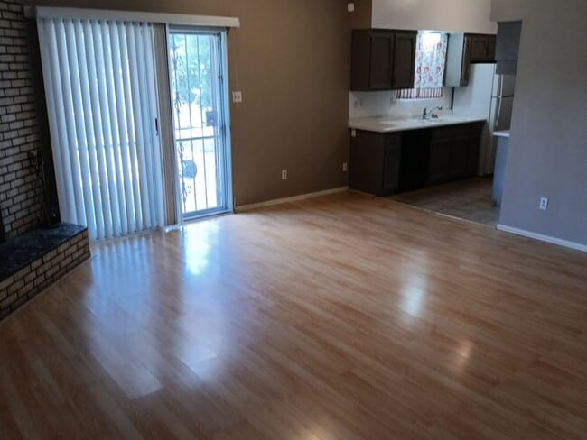 Building Photo - Cozy 4-bedroom, 2-bathroom home! SHOWINGS ...