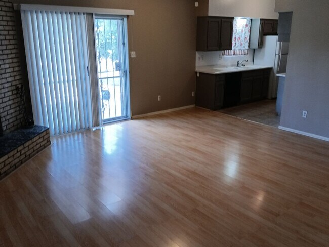 Foto del edificio - Cozy 4-bedroom, 2-bathroom home! SHOWINGS ...