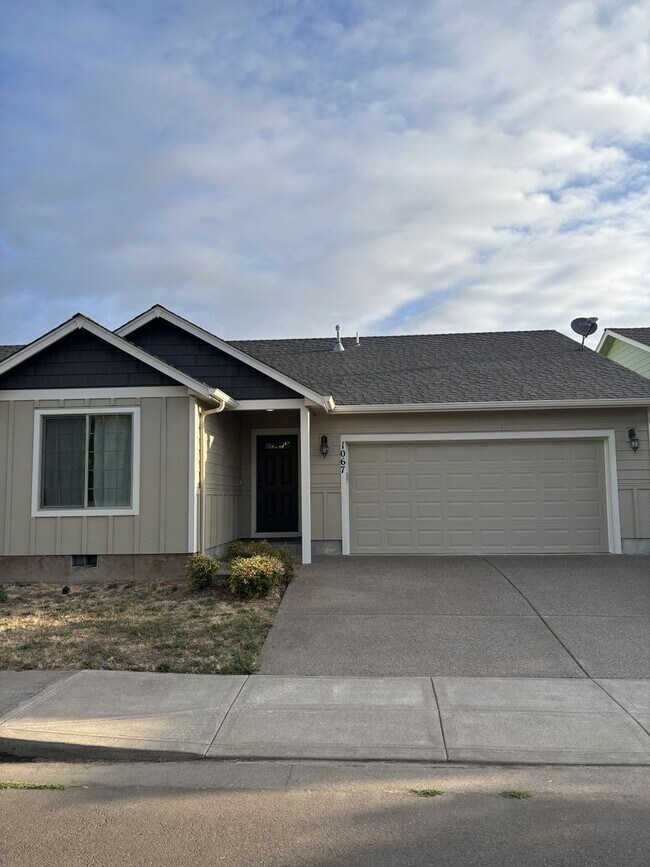 Foto del edificio - 3 Bedroom 2 Bathroom Home in Keizer!