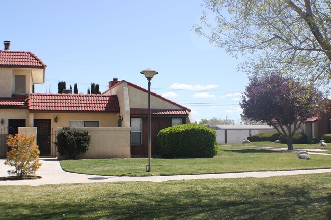 Foto del edificio - Charming 2-Bedroom Home in Gated Community...