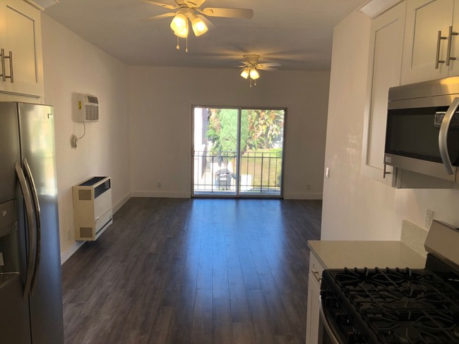 Living/Balcony - 1352 S Burnside Ave