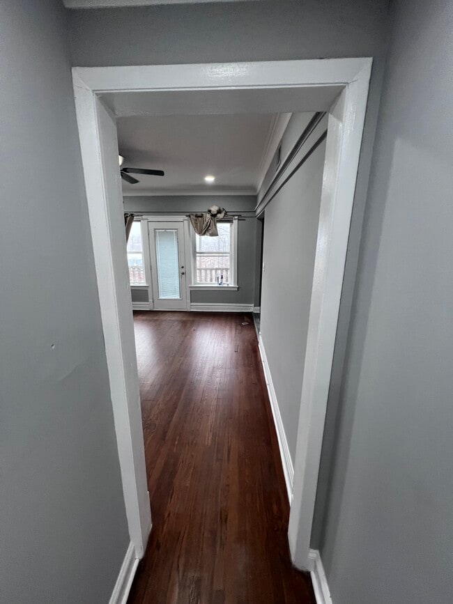 Photo - 1629 W Granville Ave (Chicago, IL) Apartment