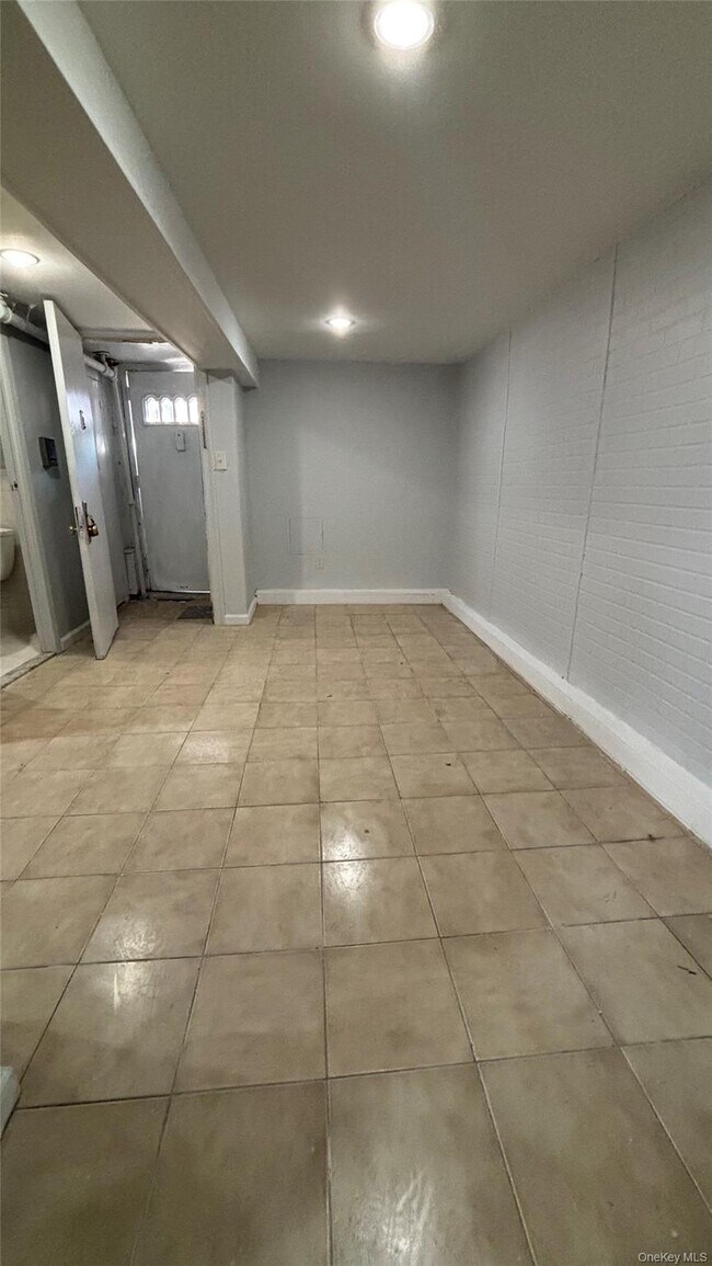 Foto del edificio - 1527 E 172nd St