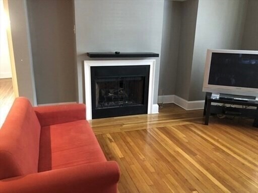 Foto del edificio - 2025 Commonwealth Ave