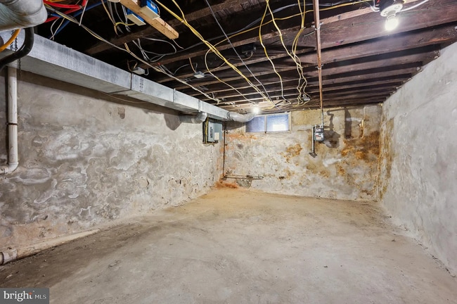 Photo - 2014 W Oxford St House