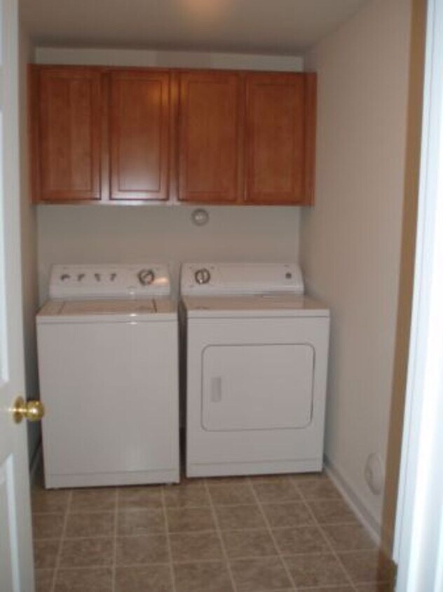 Foto del edificio - Spacious 4 Bedroom Townhome Near NC State!