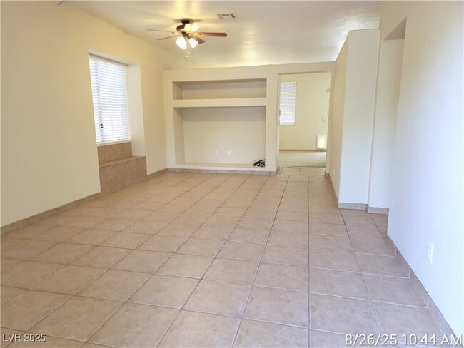 Building Photo - 948 Lloyd George Dr