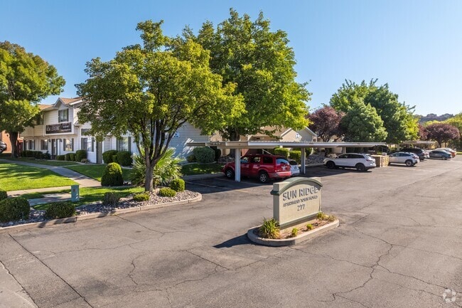 Entrada - Sunridge Apartments