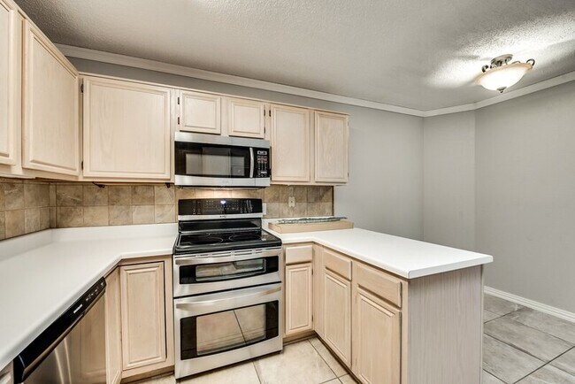 Building Photo - 2090 Colt Ct