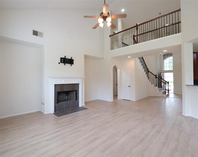 Foto del edificio - 12802 Flat Creek Dr