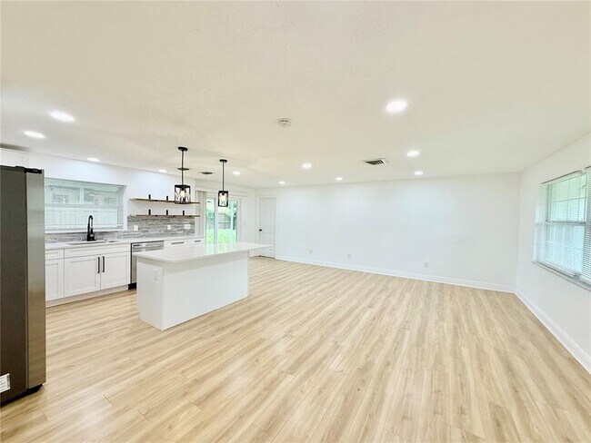 Foto del edificio - 1331 S Washington Ave
