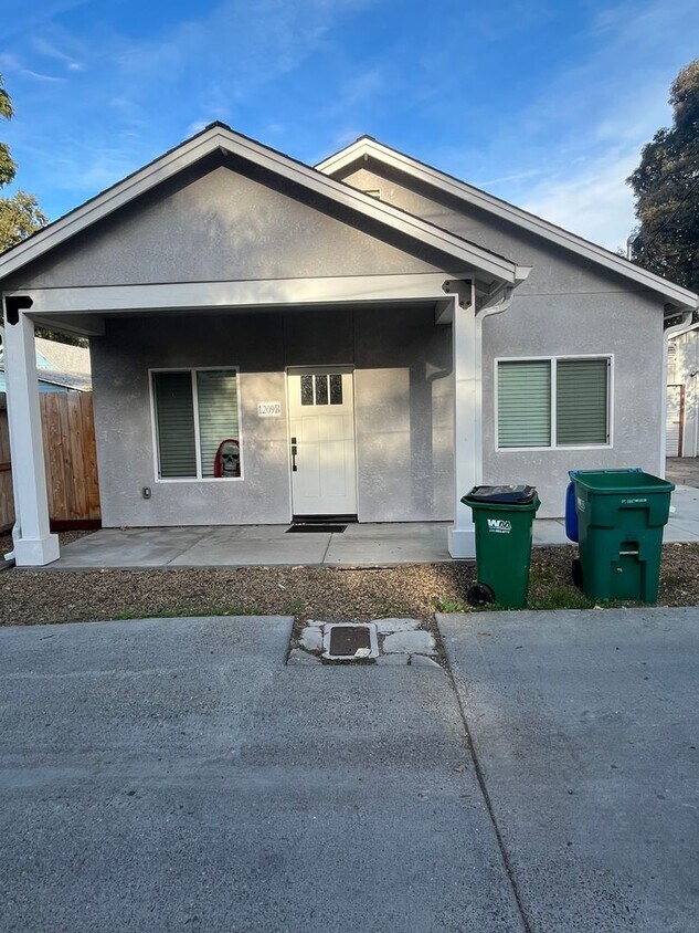 1209 Warner St Apartment for Rent in Chico, CA