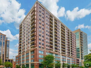 Building Photo - 451 W Huron St