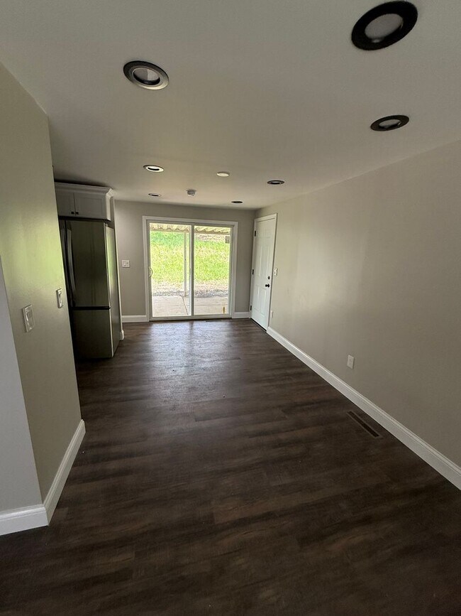 Foto del edificio - 3 Bed, 2 Bath Home for Rent!