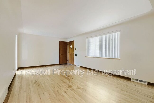 Foto del edificio - 4660 Upham St
