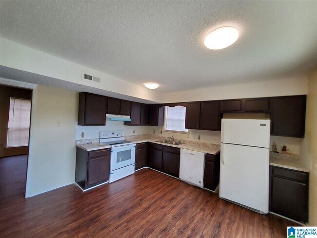 Foto del edificio - 1712 6th Pl Cir NW
