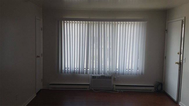Foto del edificio - 1410 S Center Rd